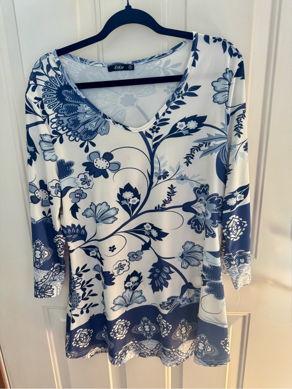 Lily Blue & White Floral V-Neck 3/4 Sleeve Tunic